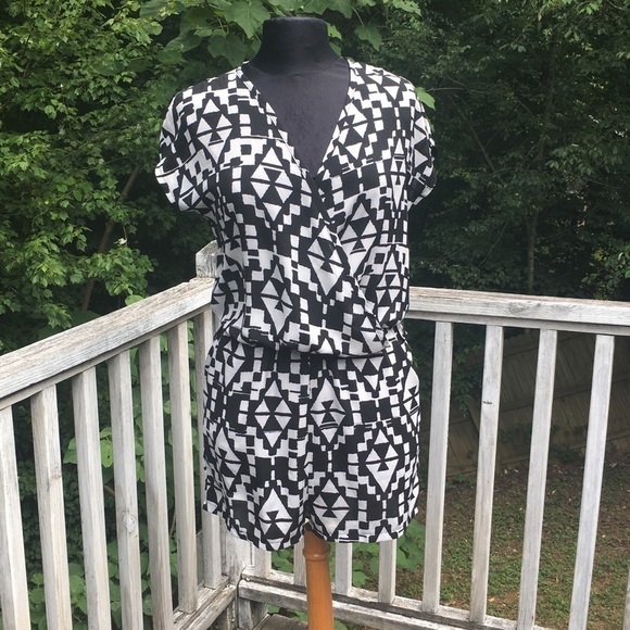 Romeo and Juliet Couture romper - Picture 5 of 8